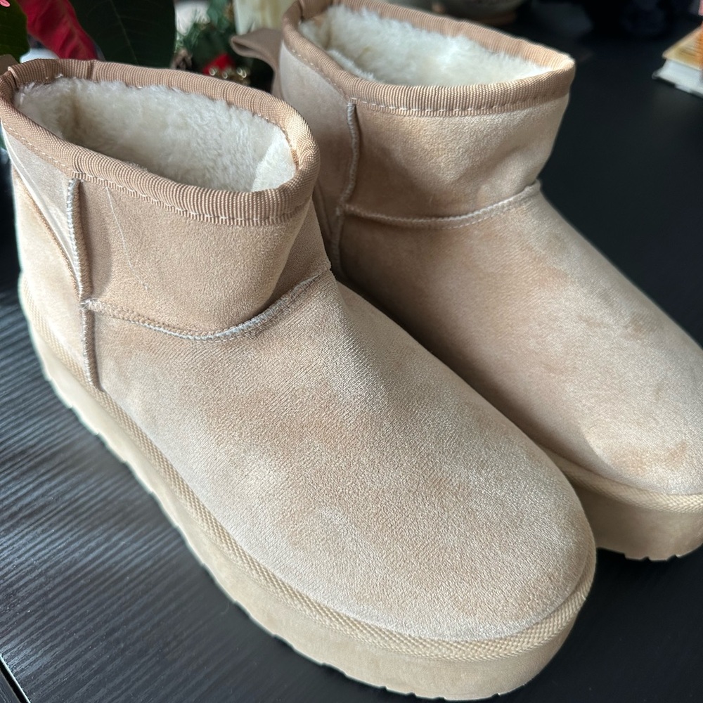 City Beach Mooloola Ugg style boots size 7